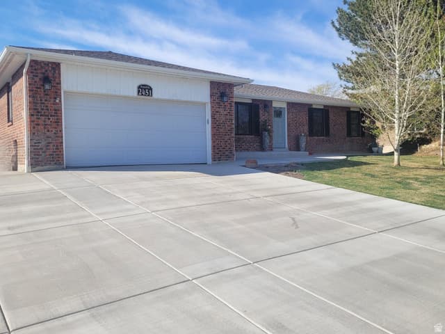2451 W TANYA AVE