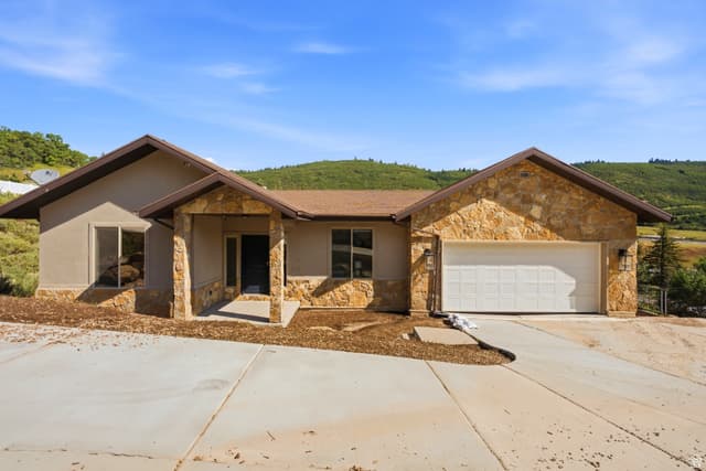 150 N CRESTVIEW DR